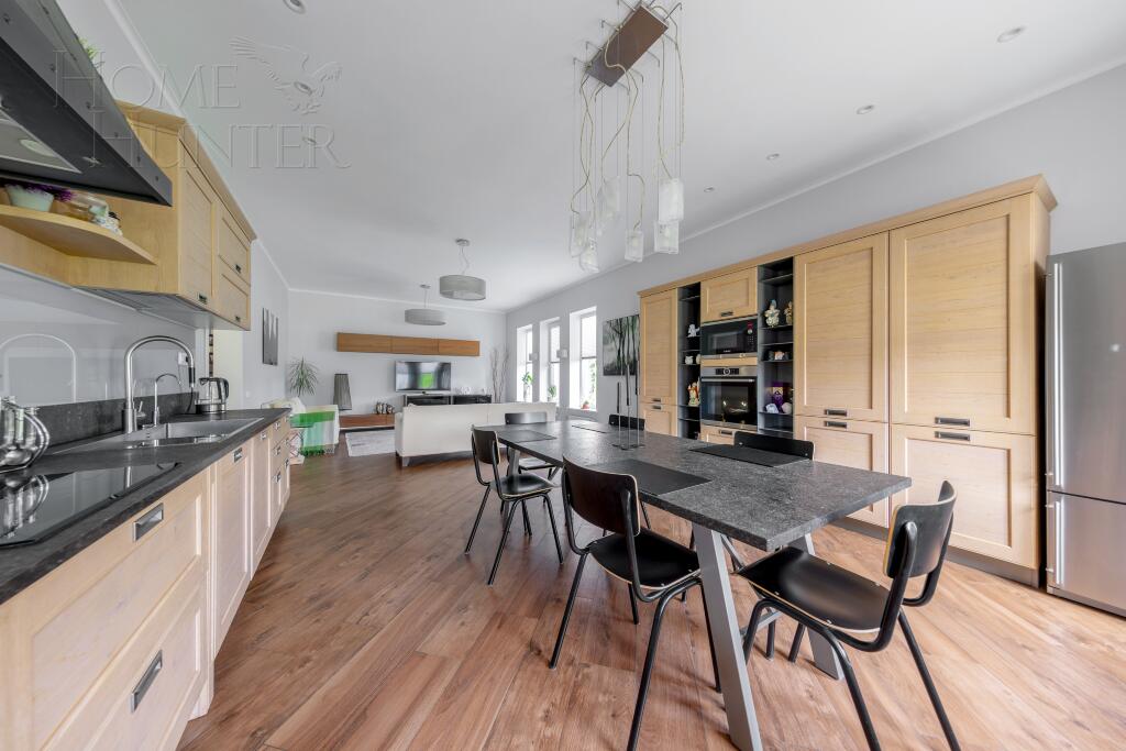 2-этажный коттедж 200 м² с отделкой