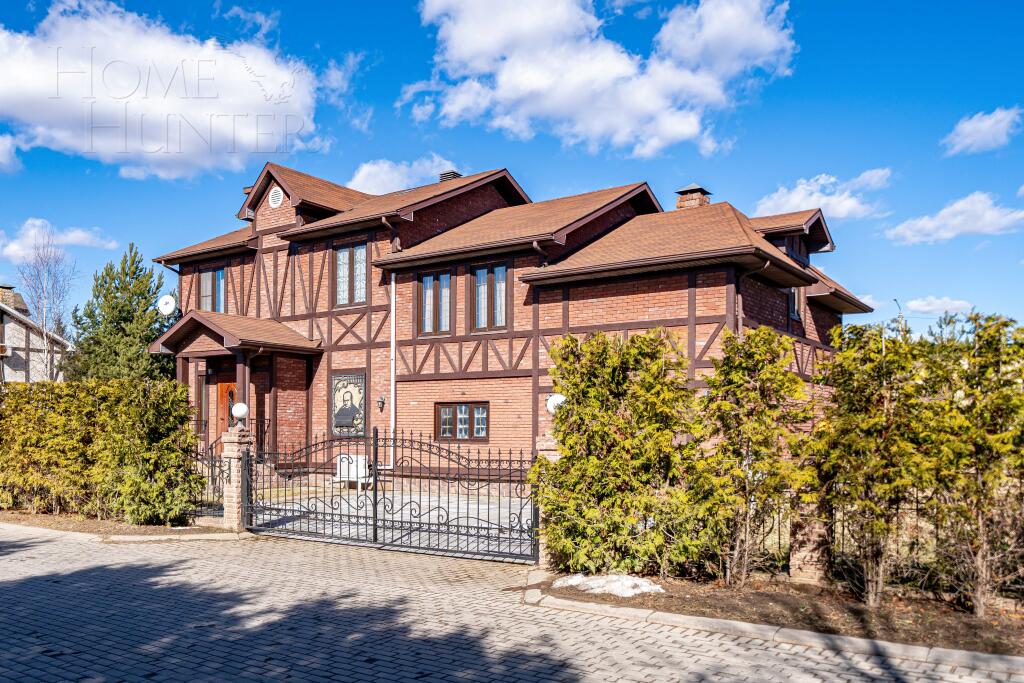 3-этажный коттедж 250 м² с отделкой