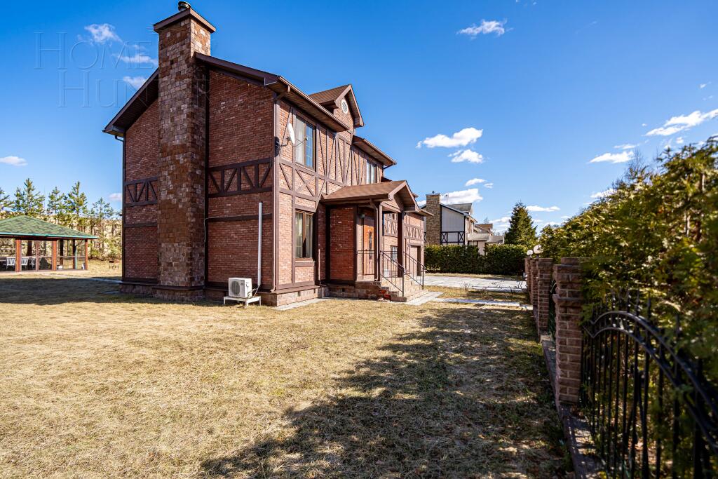 3-этажный коттедж 250 м² с отделкой