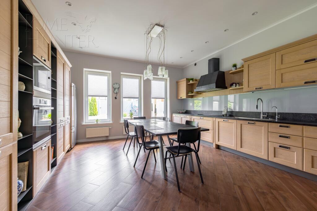 2-этажный коттедж 200 м² с отделкой