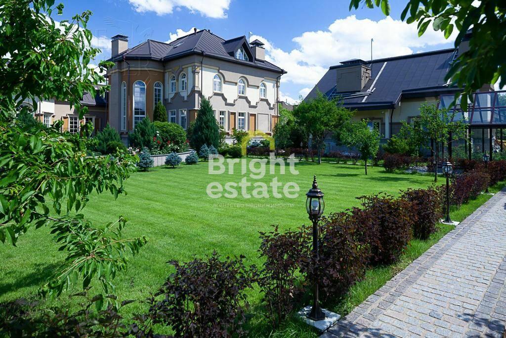 2-этажный коттедж 1 700 м² с отделкой