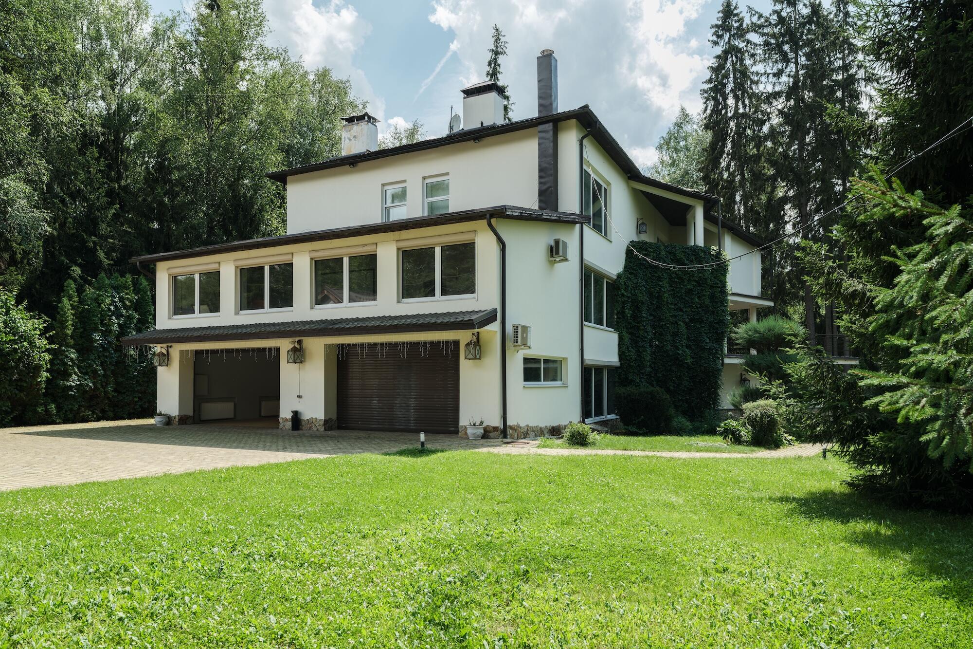 3-этажный коттедж 1 100 м² с отделкой