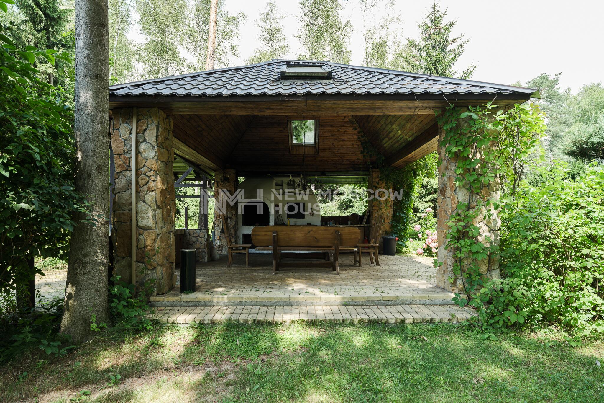 3-этажный коттедж 1 100 м² с отделкой