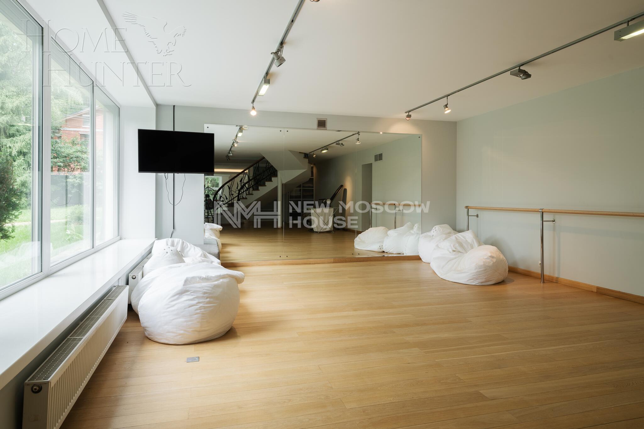 3-этажный коттедж 1 100 м² с отделкой