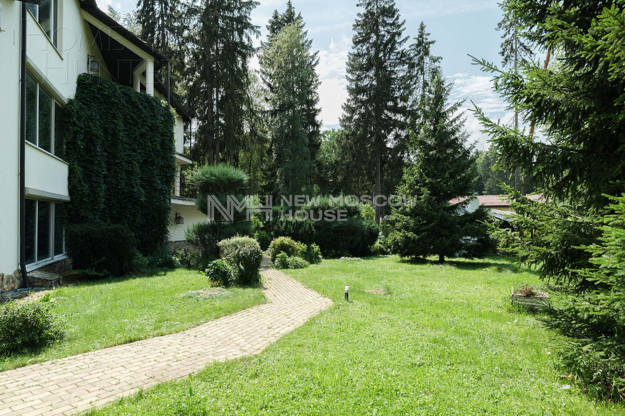 3-этажный коттедж 1 100 м² с отделкой