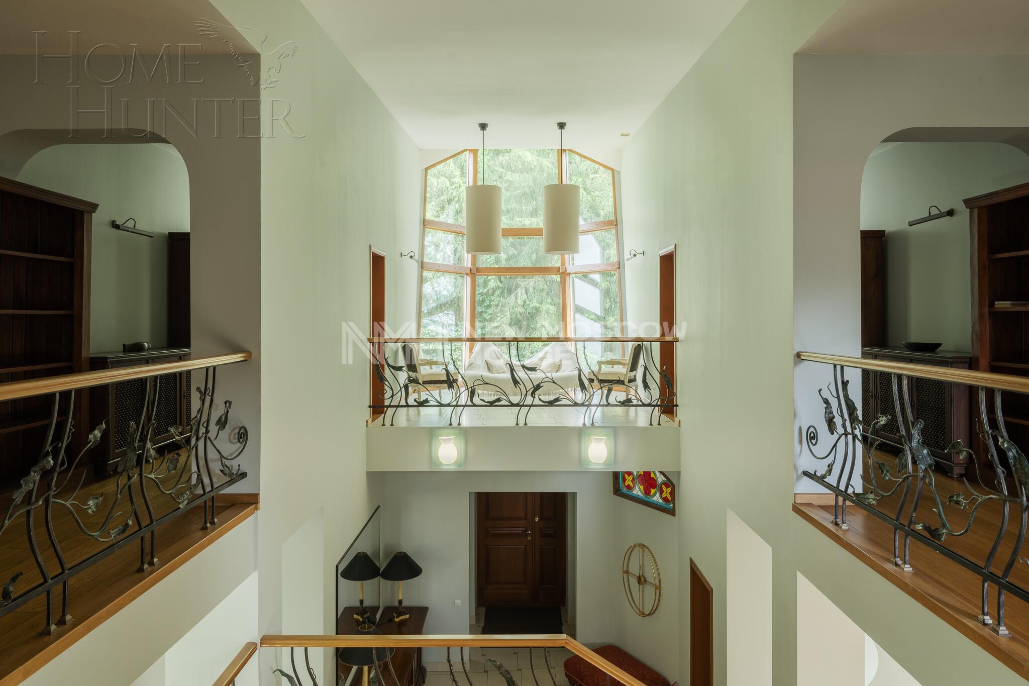 3-этажный коттедж 1 100 м² с отделкой