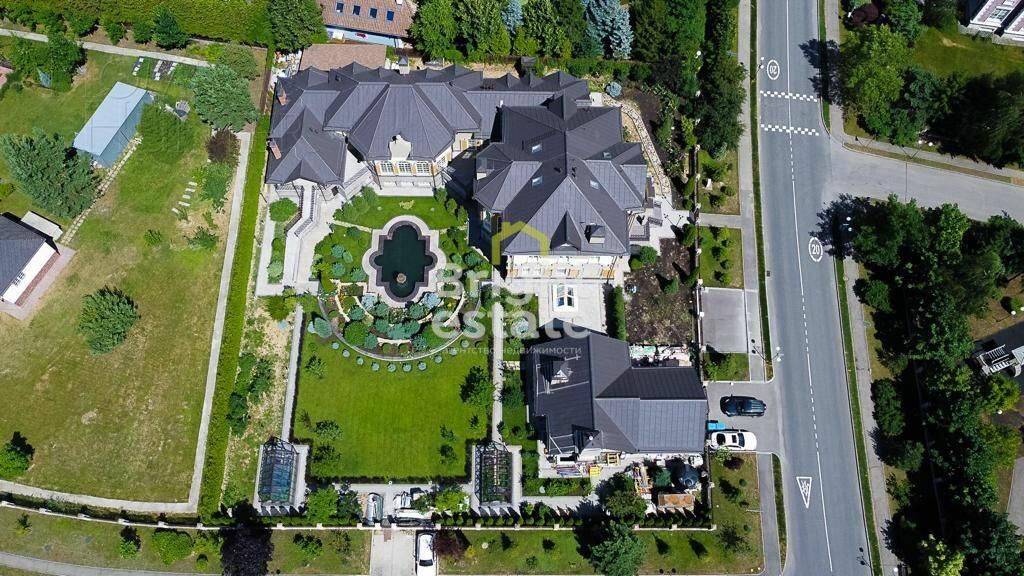 2-этажный коттедж 1 700 м² с отделкой