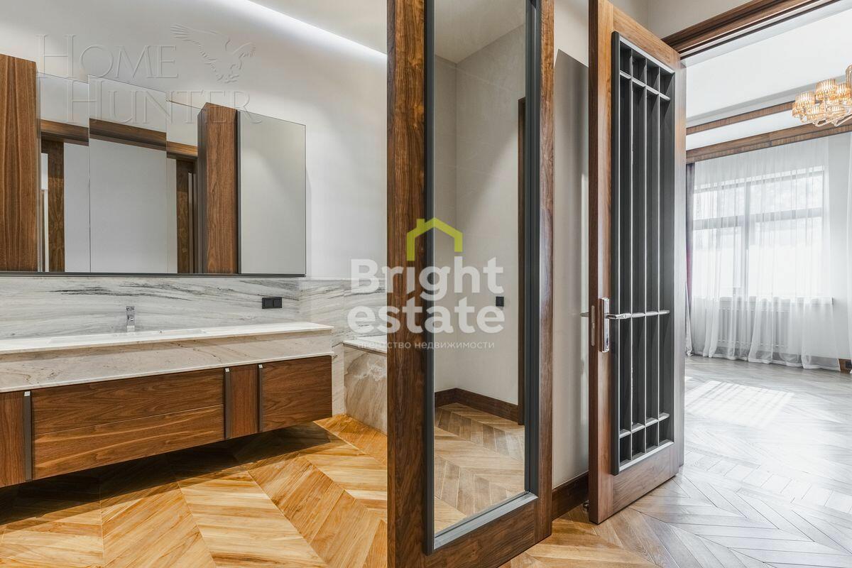 2-этажный коттедж 989.7 м² с отделкой