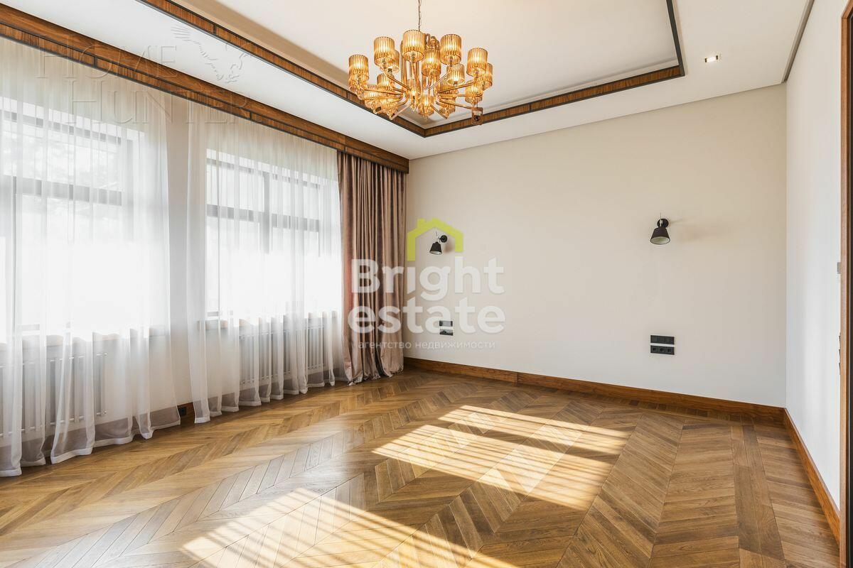 2-этажный коттедж 989.7 м² с отделкой