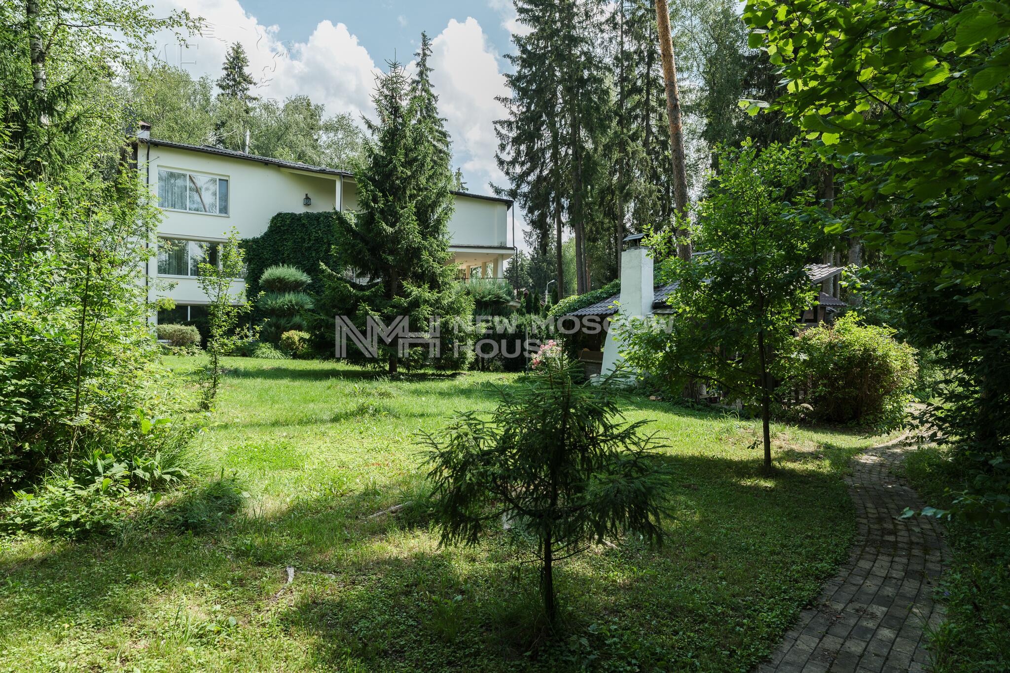 3-этажный коттедж 1 100 м² с отделкой