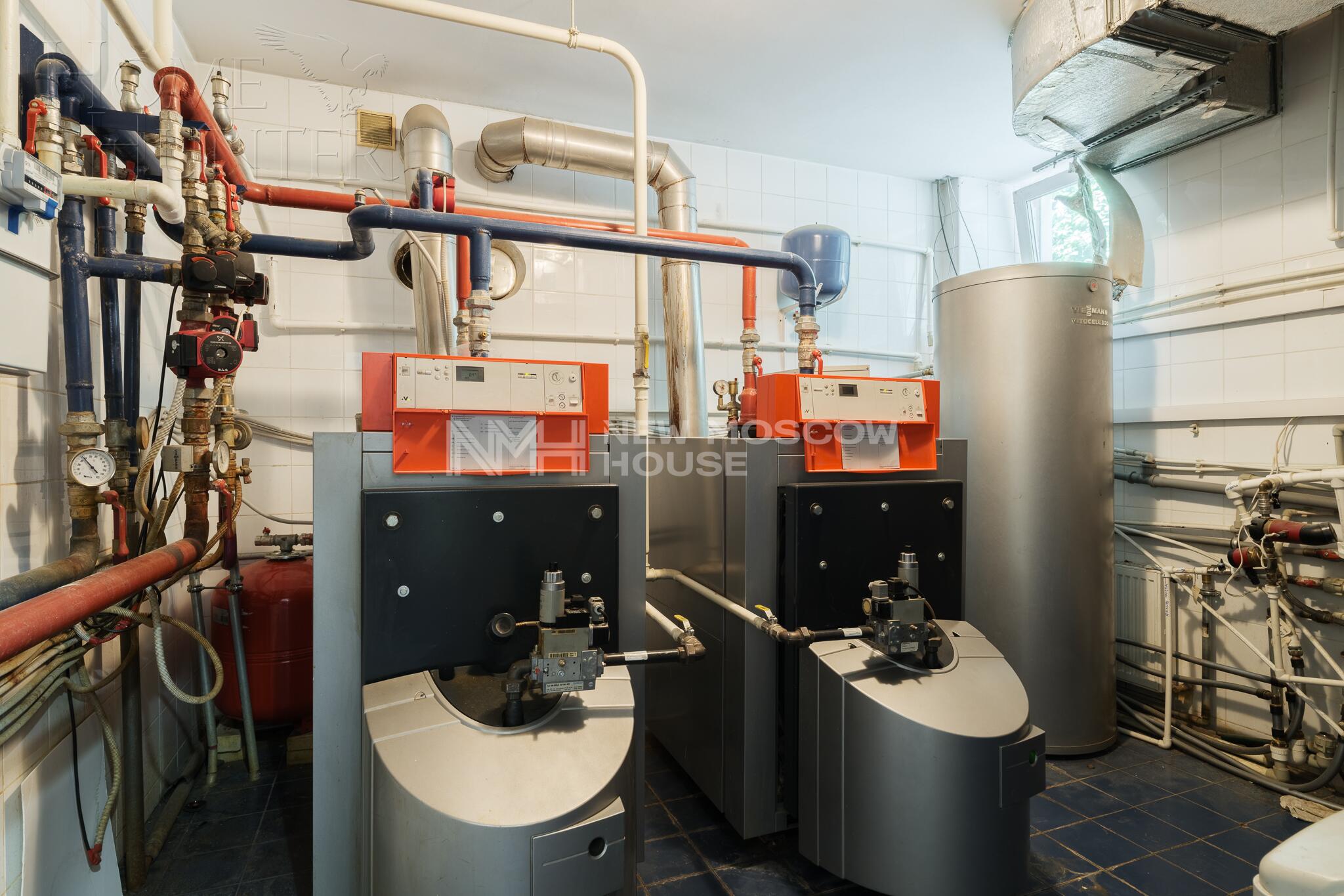 3-этажный коттедж 1 100 м² с отделкой