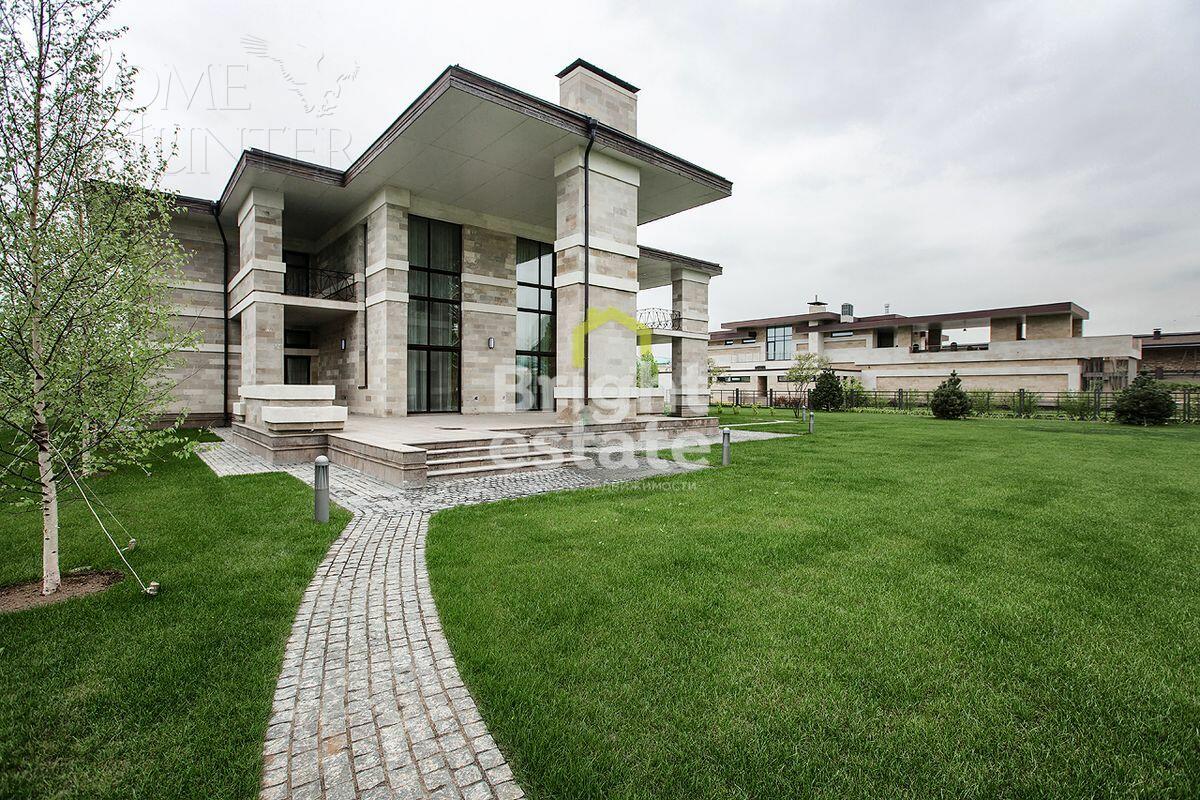 2-этажный коттедж 989.7 м² с отделкой