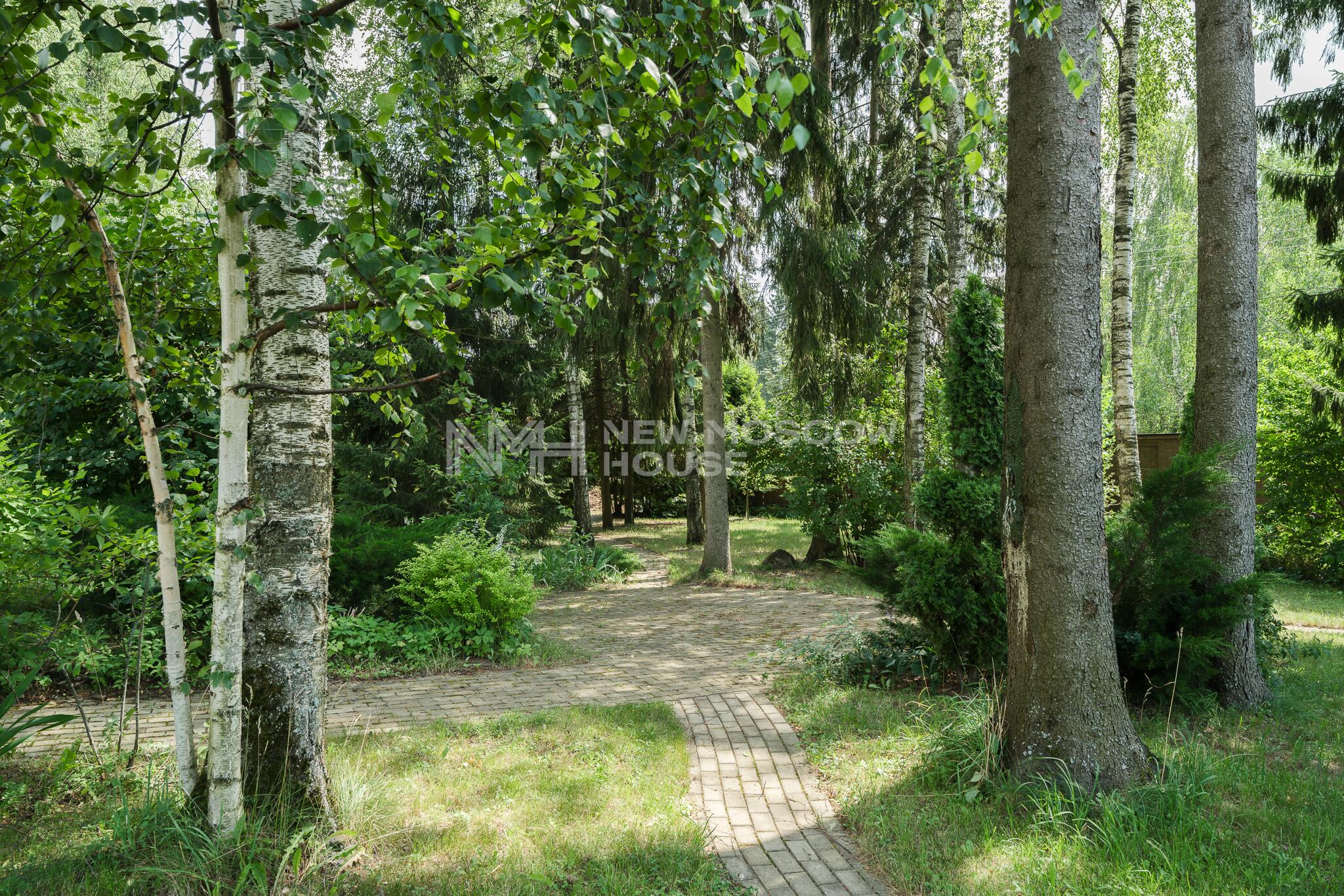 3-этажный коттедж 1 100 м² с отделкой