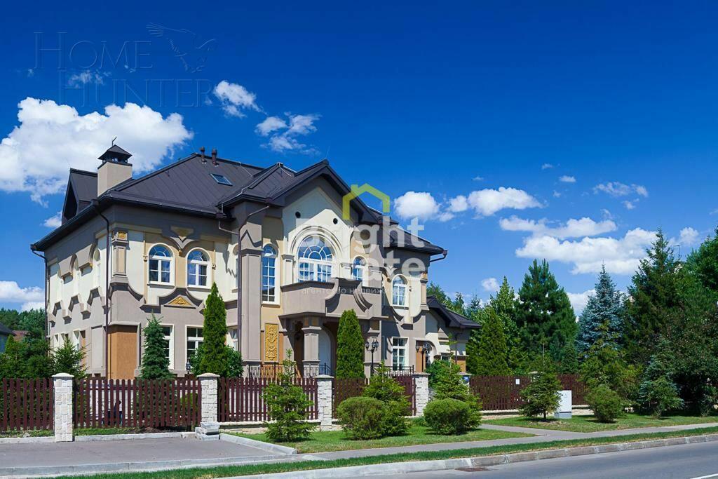 2-этажный коттедж 1 700 м² с отделкой