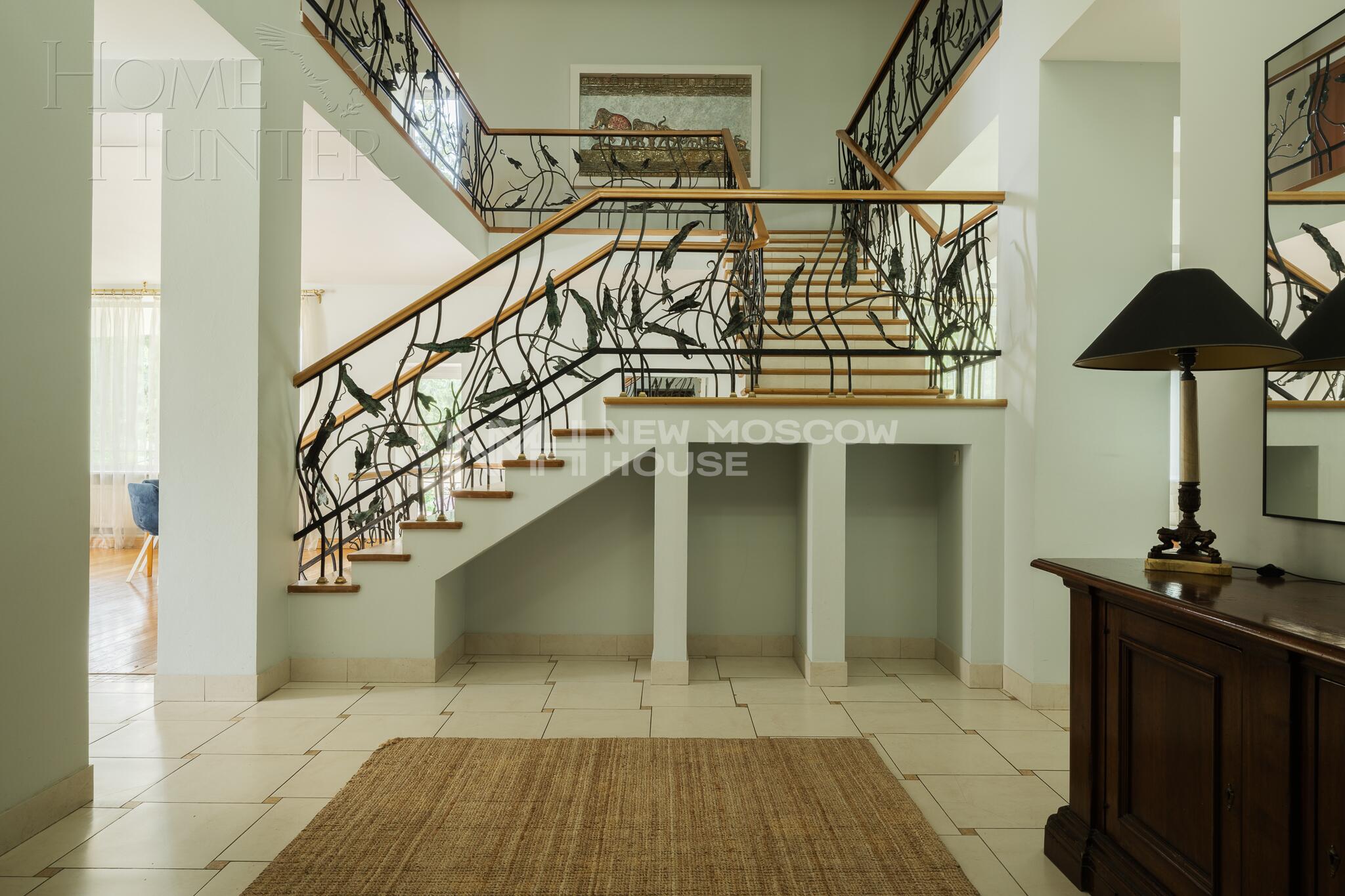 3-этажный коттедж 1 100 м² с отделкой