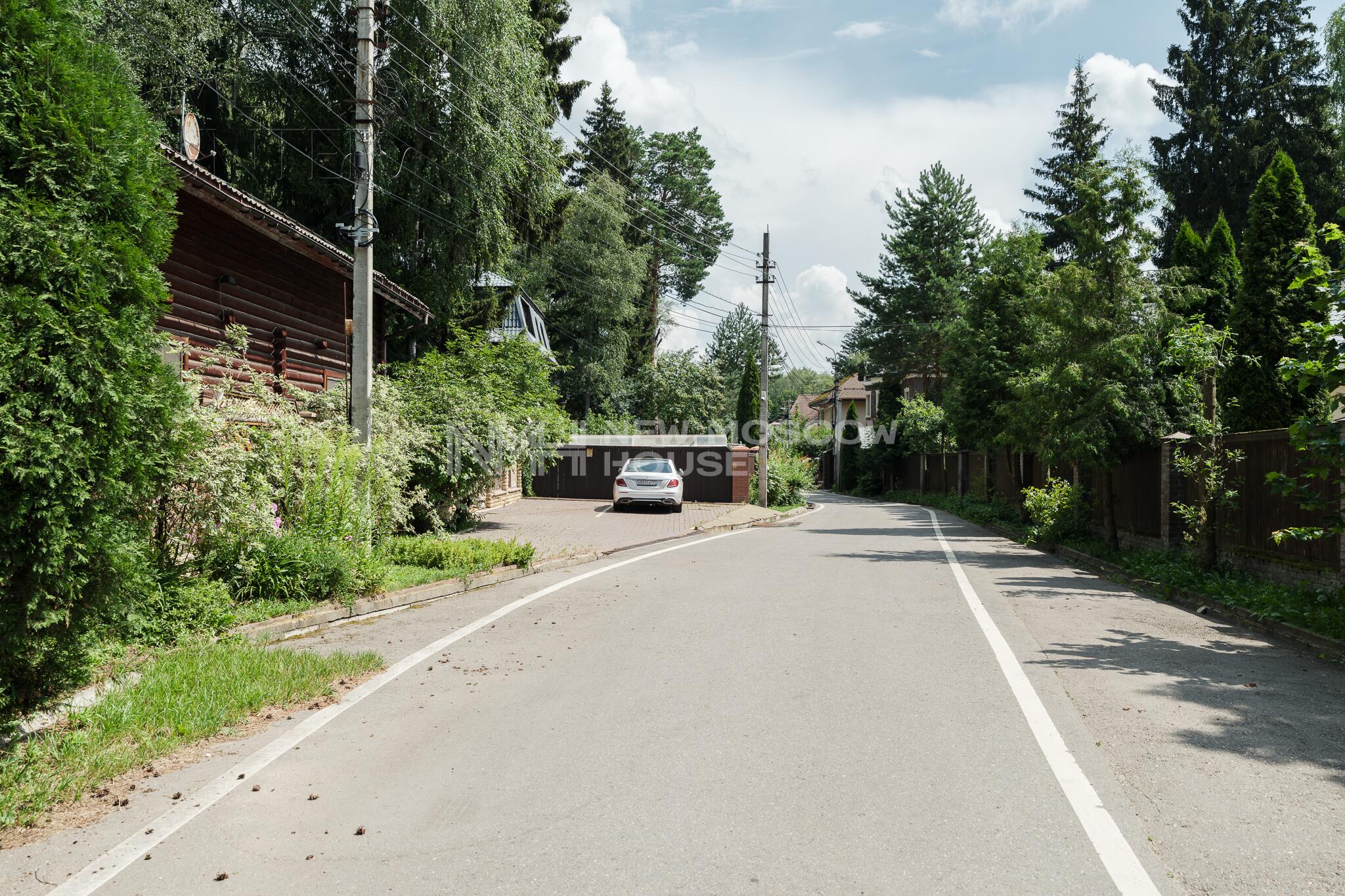 3-этажный коттедж 1 100 м² с отделкой