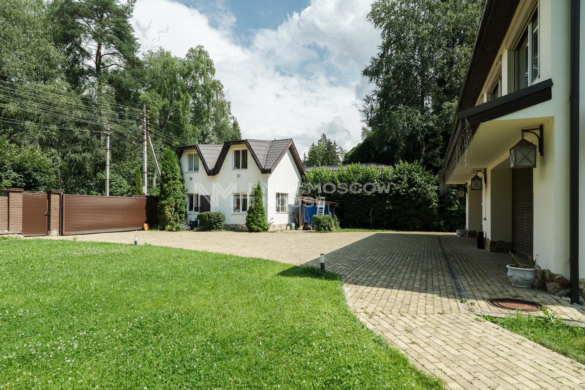 3-этажный коттедж 1 100 м² с отделкой