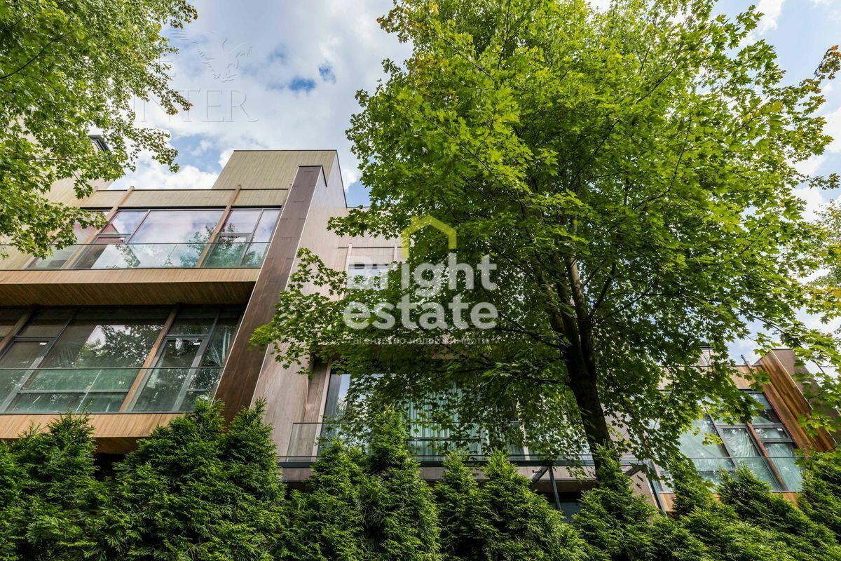 3-этажный таунхаус 240 м² с отделкой