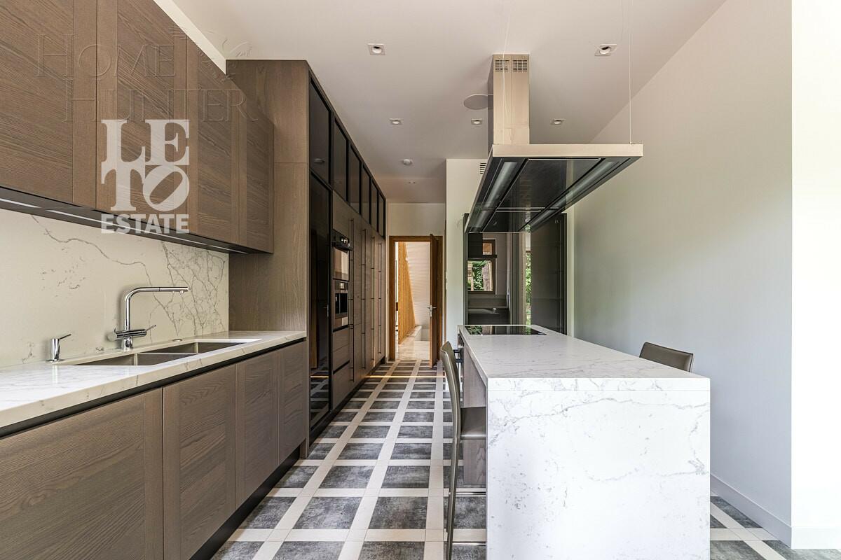 2-этажный коттедж 1 330 м² с отделкой