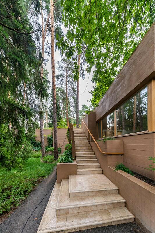 2-этажный коттедж 1 330 м² с отделкой