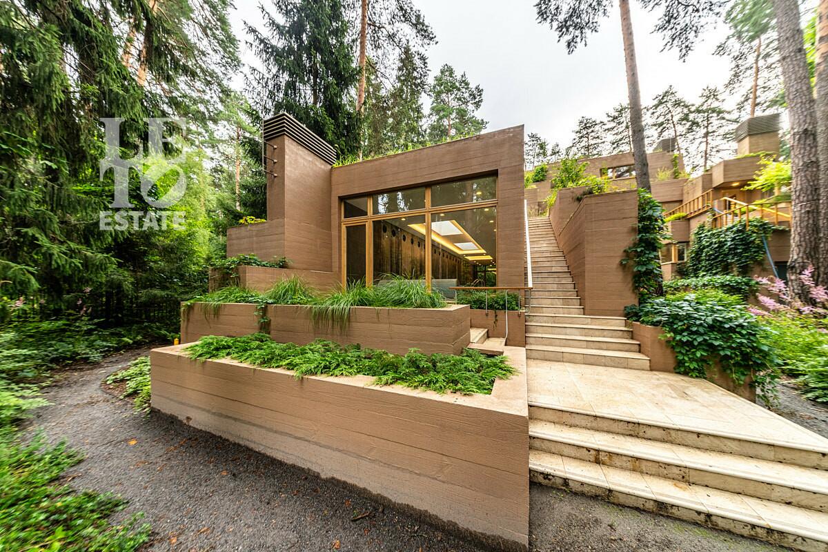 2-этажный коттедж 1 330 м² с отделкой