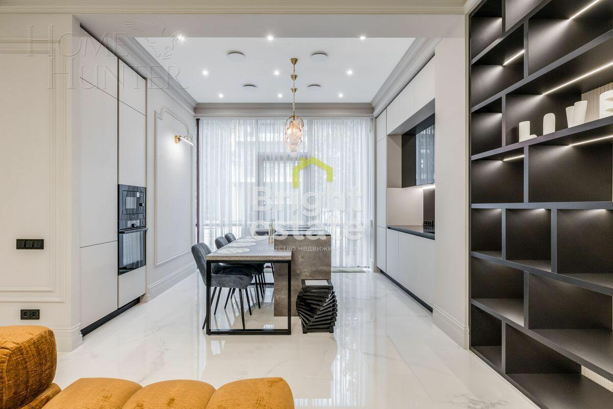 3-этажный таунхаус 240 м² с отделкой