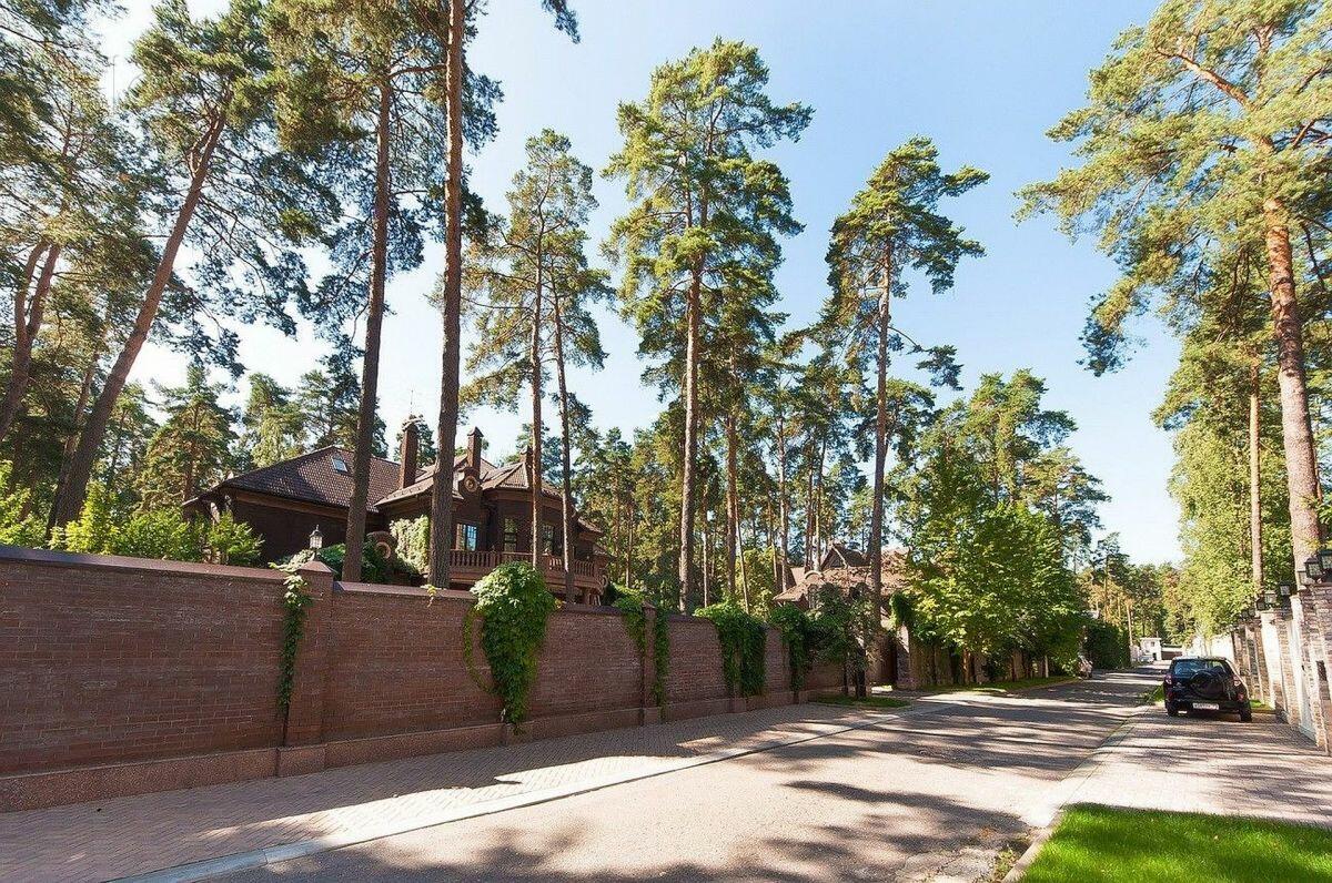 2-этажный коттедж 1 400 м² с отделкой