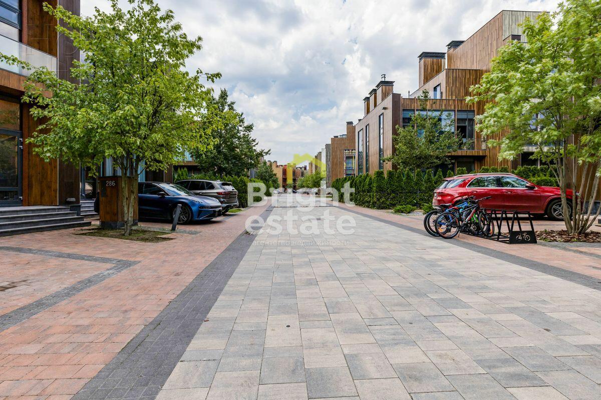 3-этажный таунхаус 240 м² с отделкой