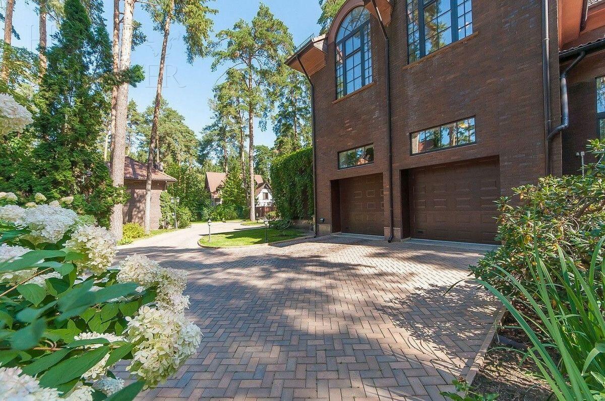 2-этажный коттедж 1 400 м² с отделкой