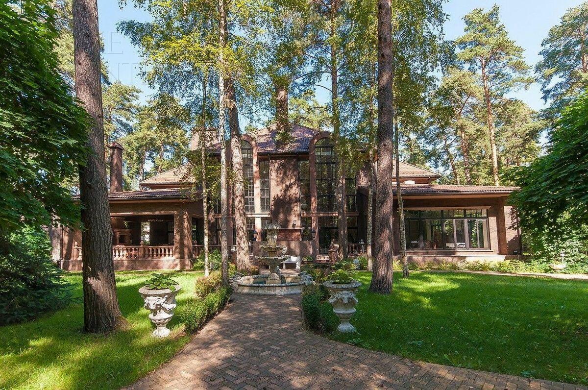 2-этажный коттедж 1 400 м² с отделкой