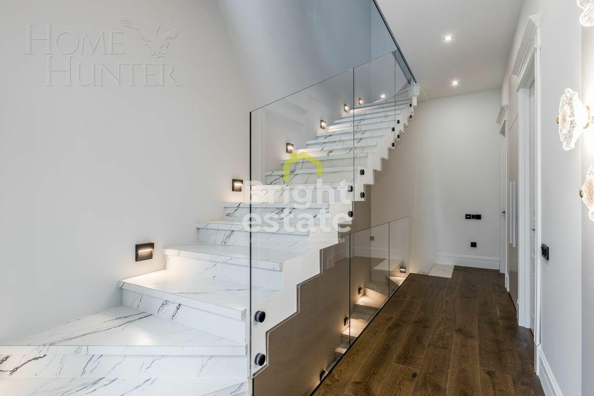 3-этажный таунхаус 240 м² с отделкой