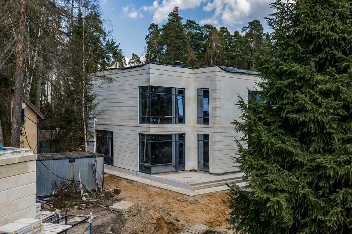 2-этажный коттедж 616 м² без отделки