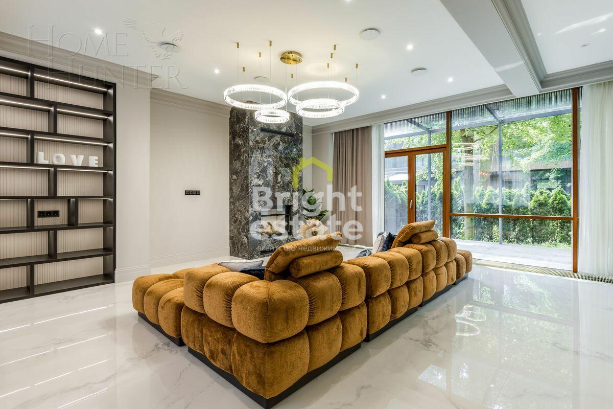 3-этажный таунхаус 240 м² с отделкой