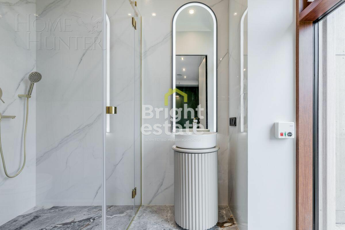 3-этажный таунхаус 240 м² с отделкой