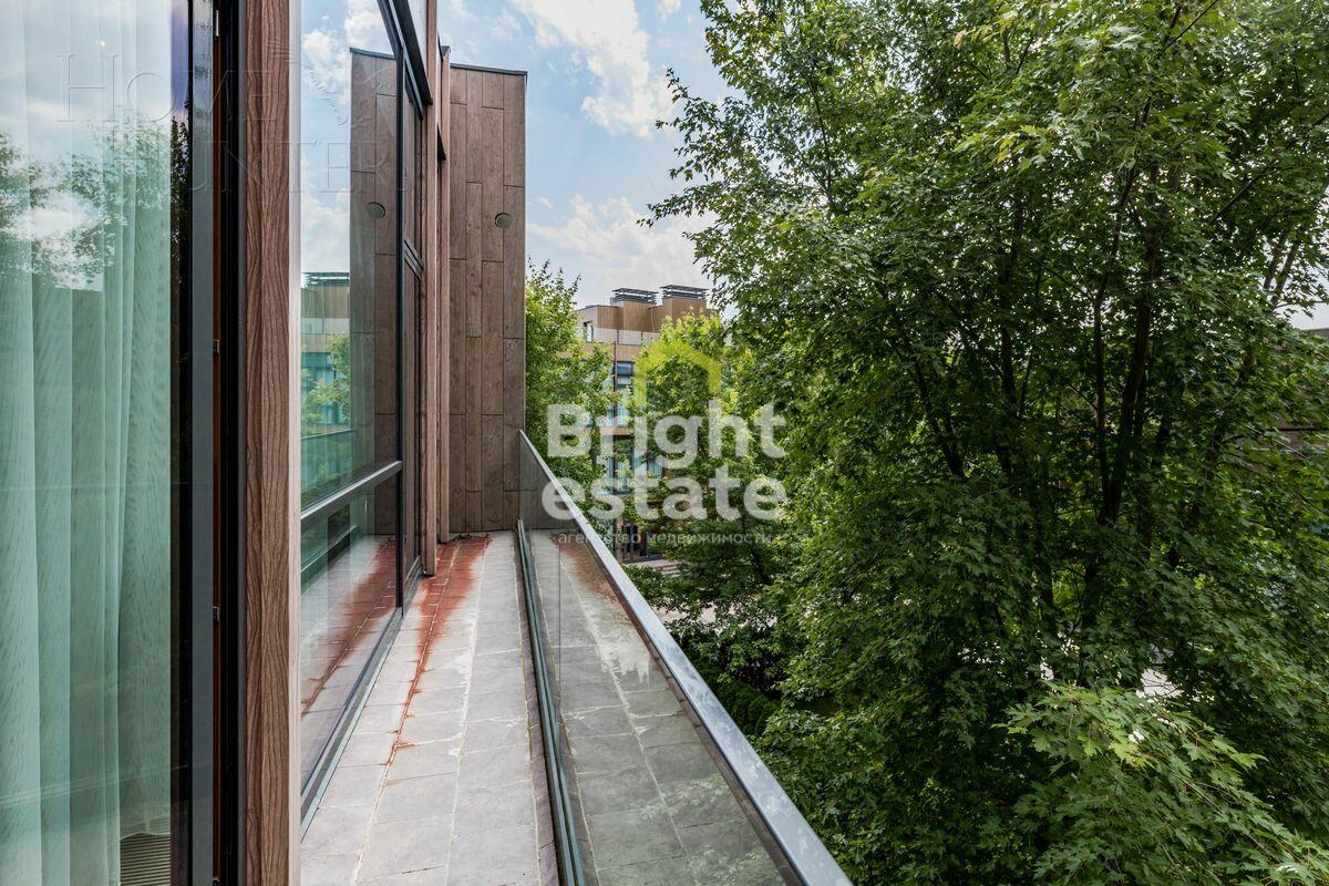 3-этажный таунхаус 240 м² с отделкой