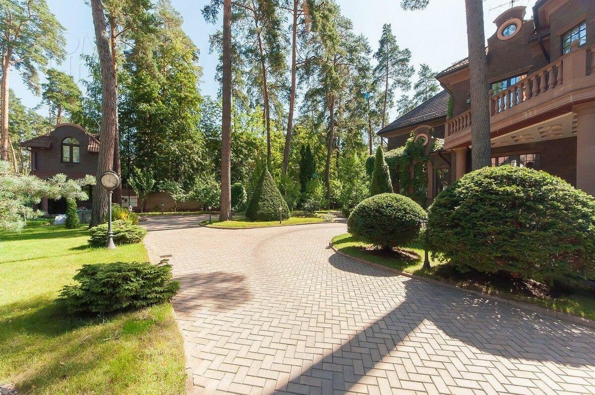 2-этажный коттедж 1 400 м² с отделкой