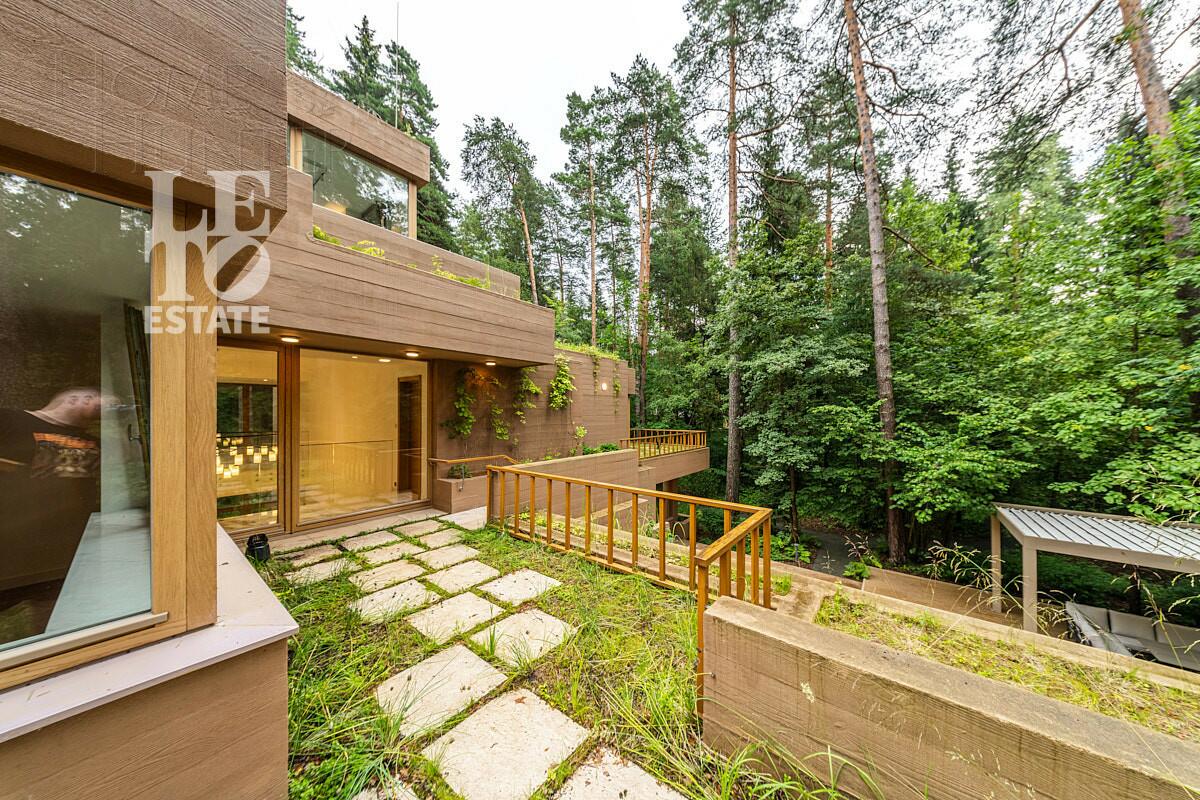 2-этажный коттедж 1 330 м² с отделкой