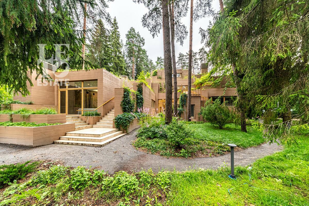 2-этажный коттедж 1 330 м² с отделкой