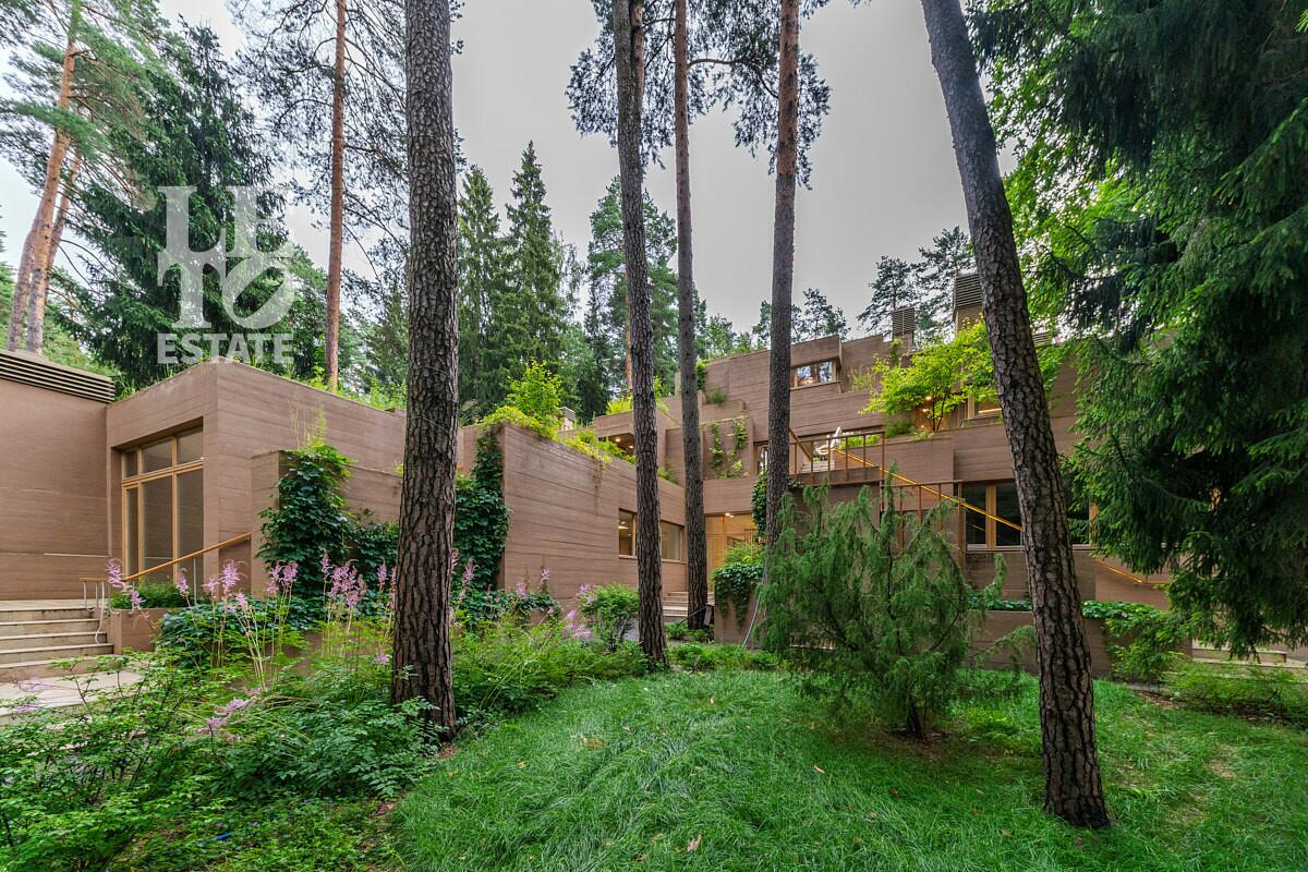 2-этажный коттедж 1 330 м² с отделкой