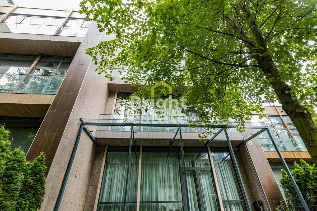 3-этажный таунхаус 240 м² с отделкой