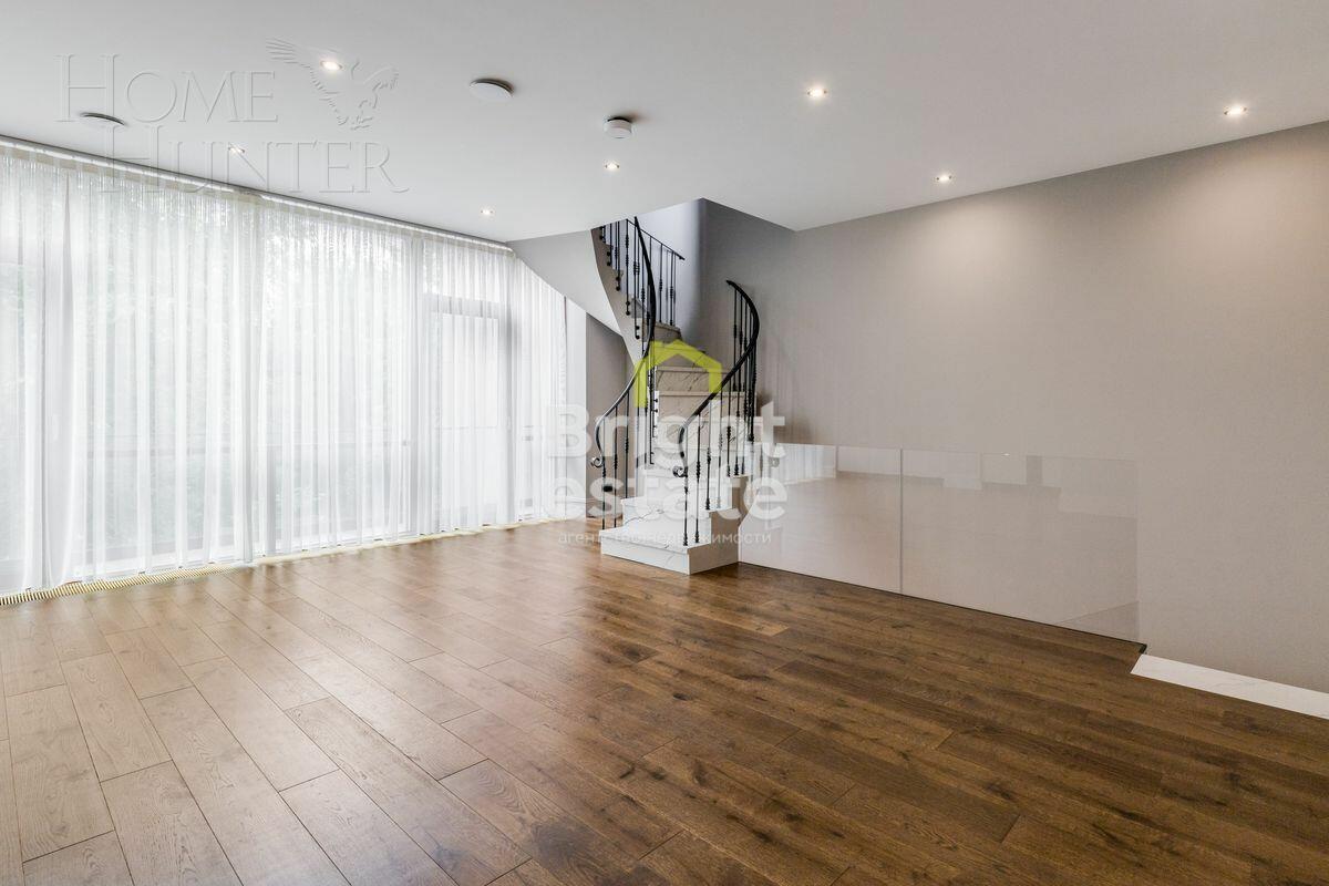 3-этажный таунхаус 240 м² с отделкой