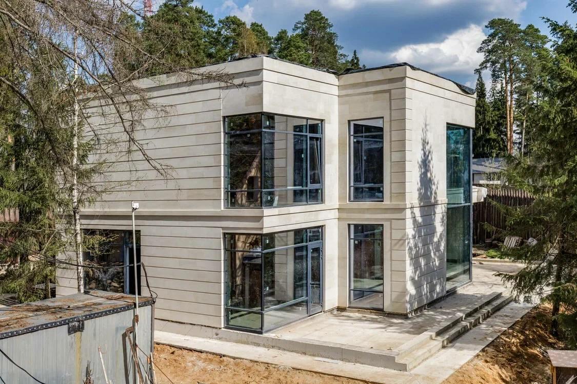 2-этажный коттедж 616 м² без отделки