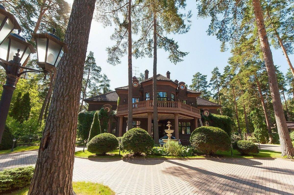 2-этажный коттедж 1 400 м² с отделкой