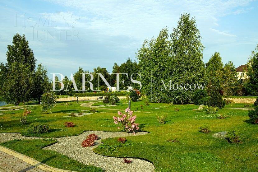 Участок 11.2 сот. в охраняемом поселке