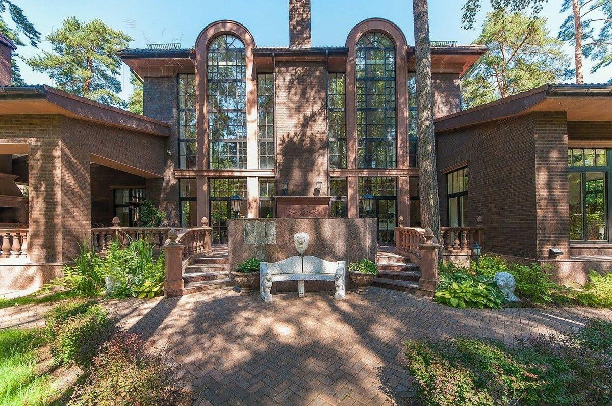 2-этажный коттедж 1 400 м² с отделкой