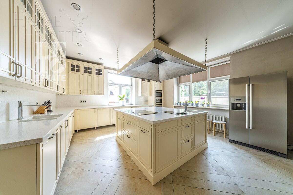 2-этажный коттедж 1 087 м² с отделкой