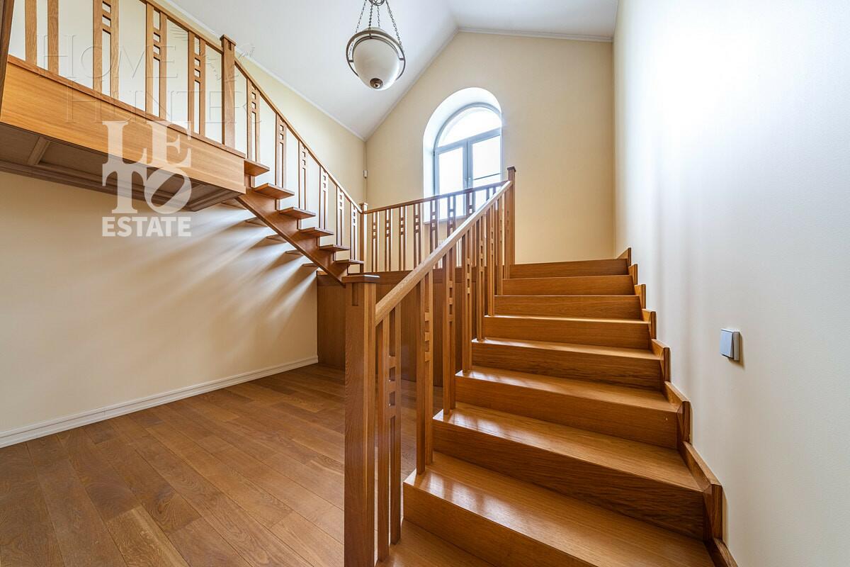 2-этажный коттедж 1 087 м² с отделкой