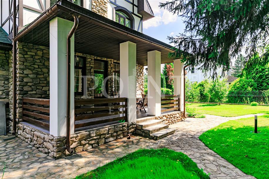 2-этажный коттедж 250 м² с отделкой