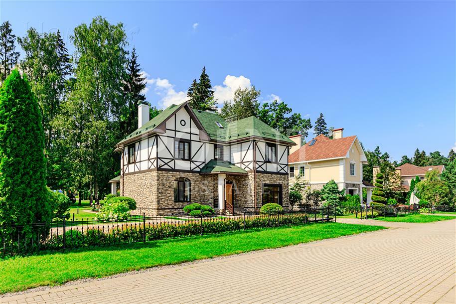 2-этажный коттедж 250 м² с отделкой