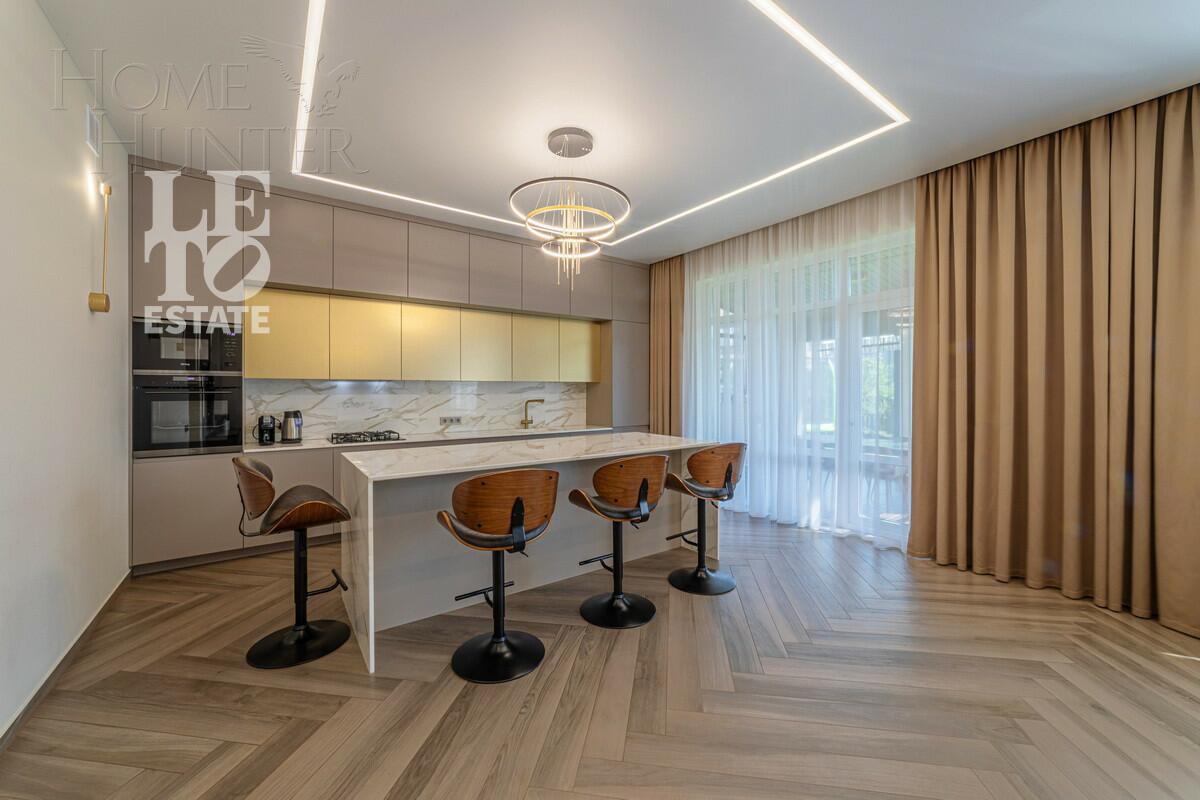 2-этажный коттедж 241 м² с отделкой